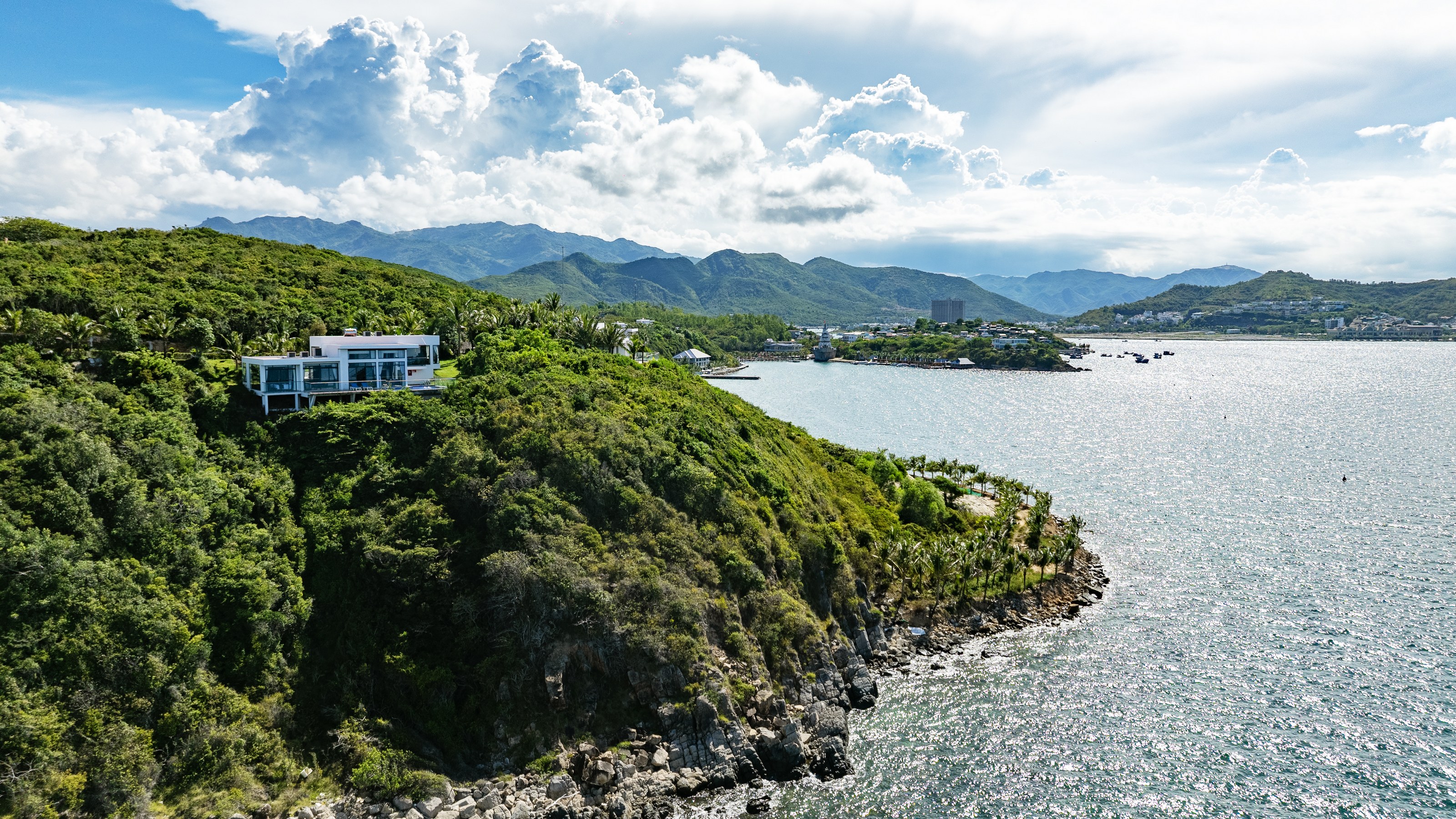 Hilltop Ocean Pool Villa 3-Bedroom